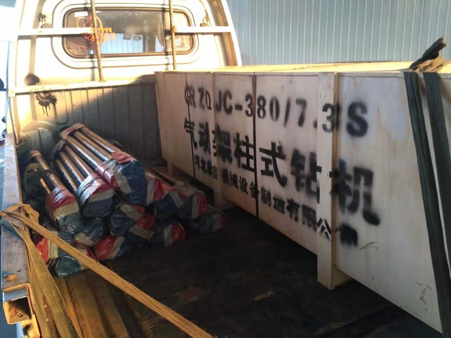 小型氣動架柱式鉆機又訂貨，好用耐用。